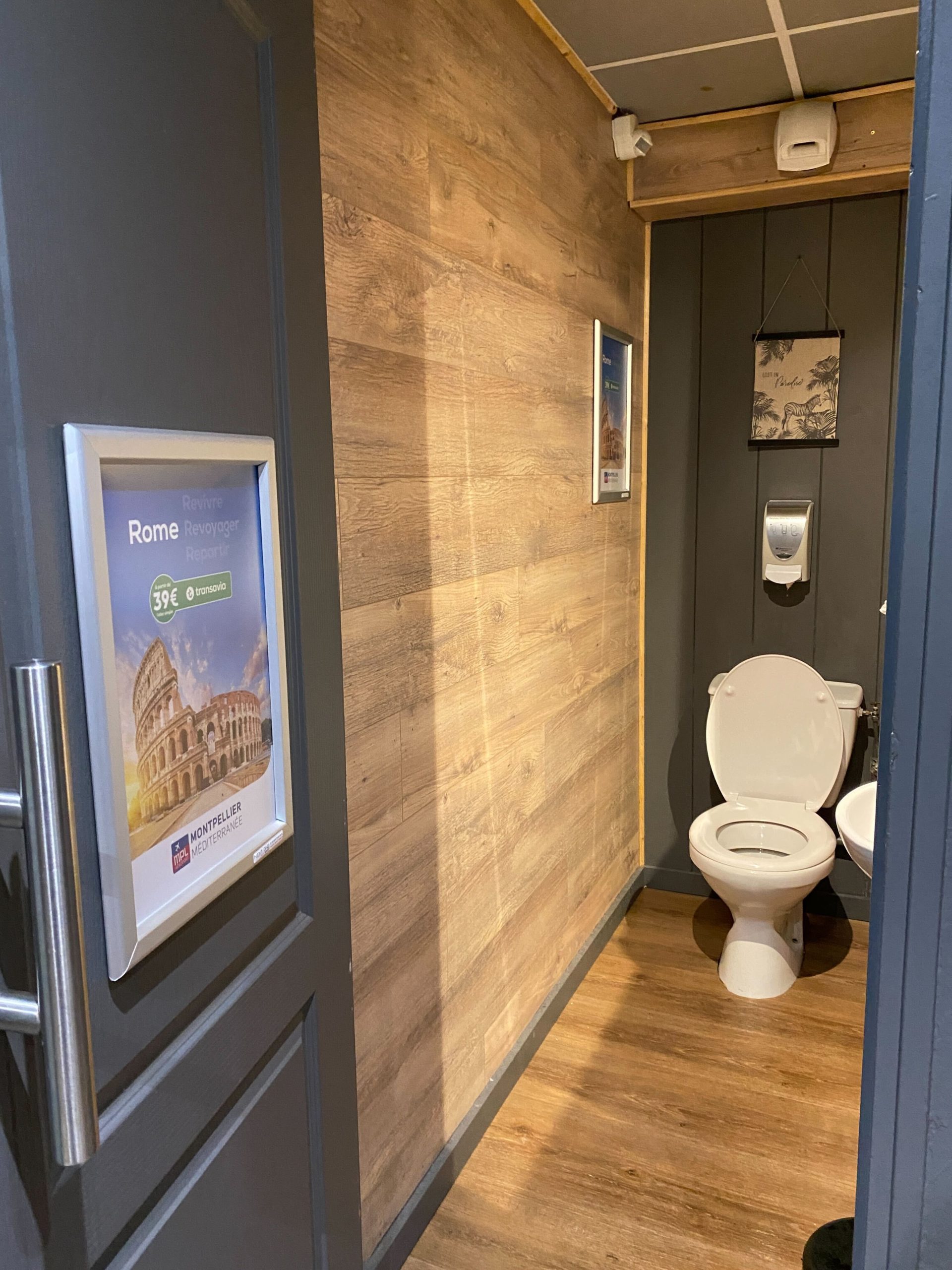 reseau publicitaire salles de sport toilettes