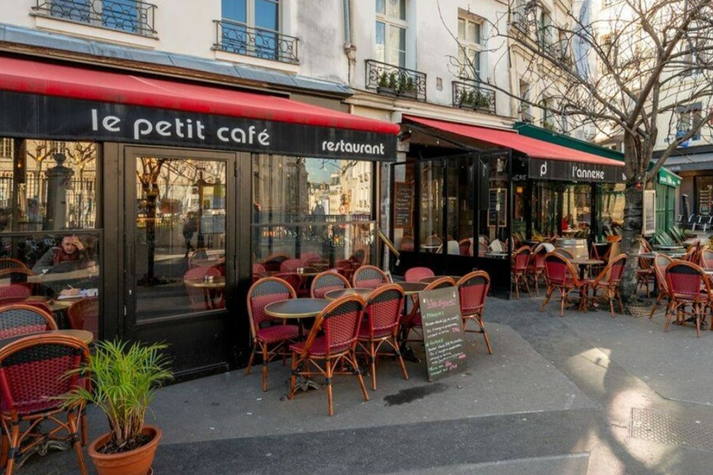 Le Petit Café - Paris